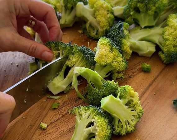 Slicing broccoli
