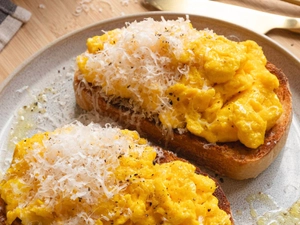 Cacio e Pepe Scrambled Eggs