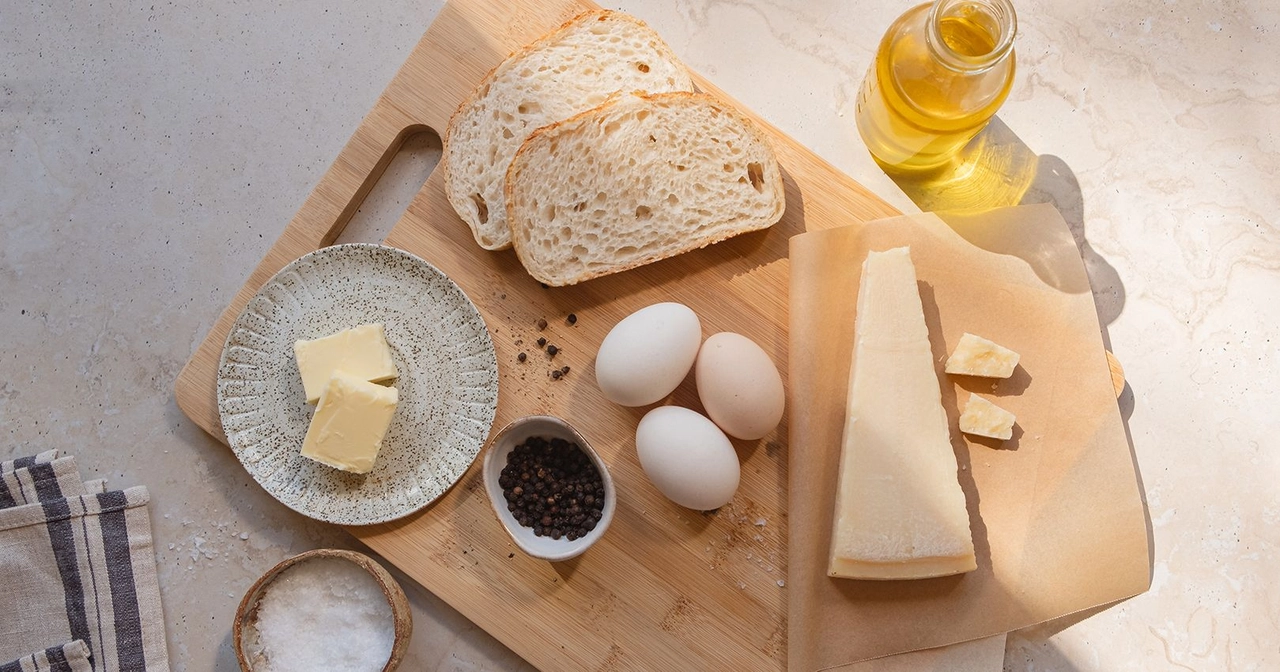 Ingredients to make cacio e pepe scrambled eggs