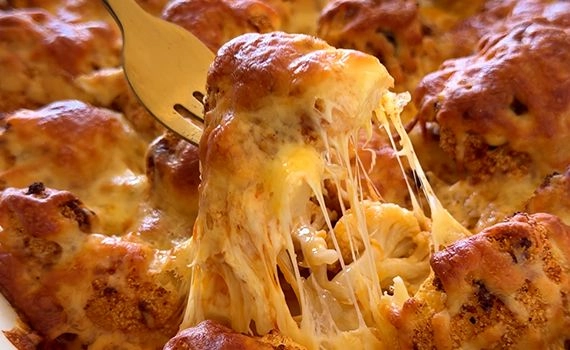 Roasted cauliflower with cheesy pull