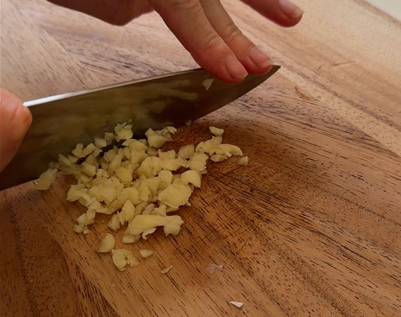 Dicing garlic