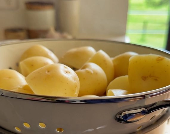 Letting potatoes steam