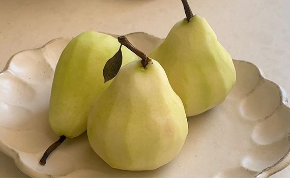 Peeled pears