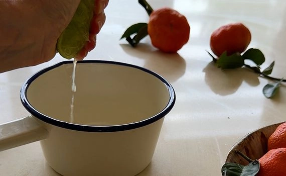 Squeezing lime into a small pot