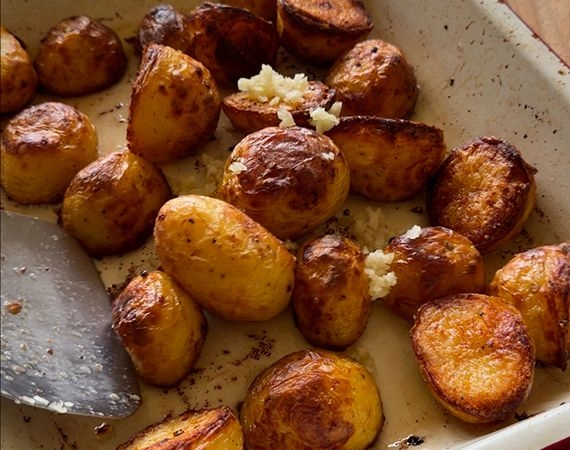 Adding garlic to roasted potatoes