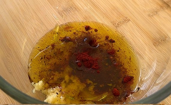 Oil, garlic and spices