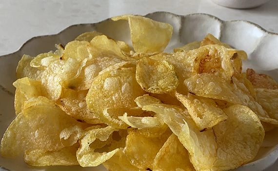 A plate of potato chips